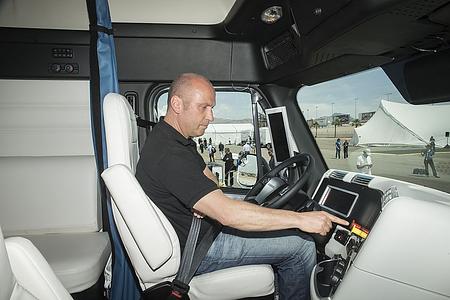 Freightliner autonom fahrender Truck - Führerlos - der Truck von morgen Freightliner autonom fahrender Truck - Führerlos - der Truck von morgen