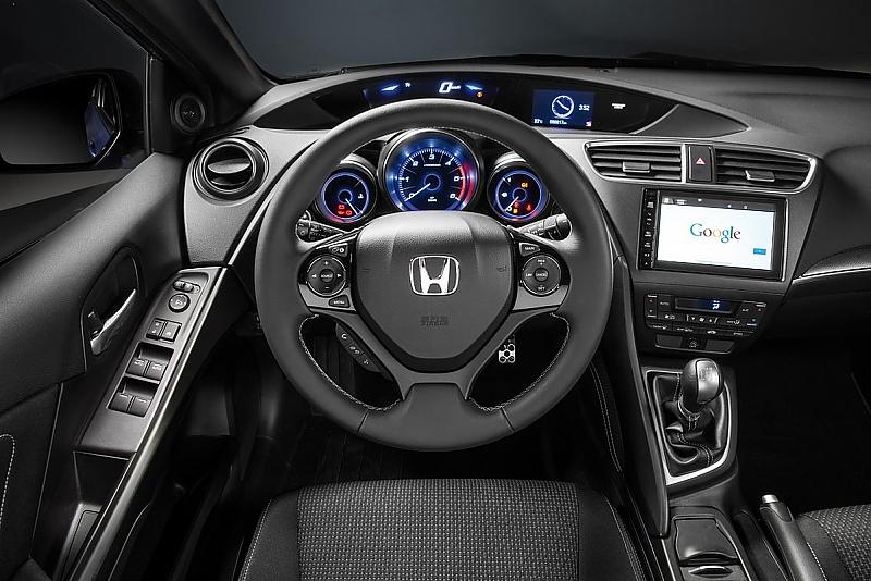 Das Cockpit des Honda Civic Sport.