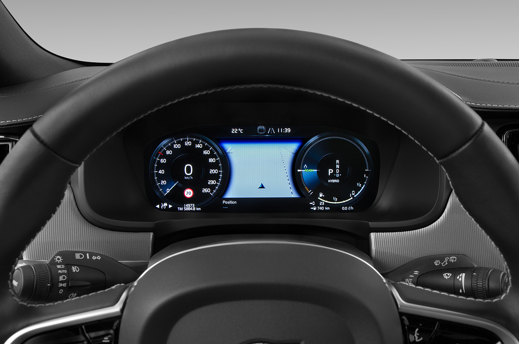 Volvo V90 Recharge (Baujahr 2021) R-Design 5 Türen Tacho und Fahrerinstrumente