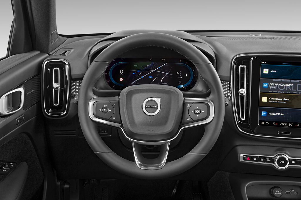 Volvo XC40 MHEV (Baujahr 2023) Plus Dark 5 Türen Lenkrad