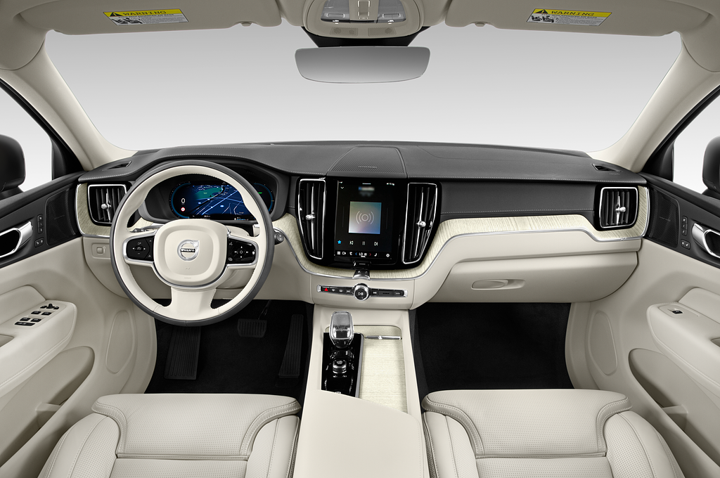 Volvo XC60 (Baujahr 2022) Ultimate 5 Türen Cockpit und Innenraum