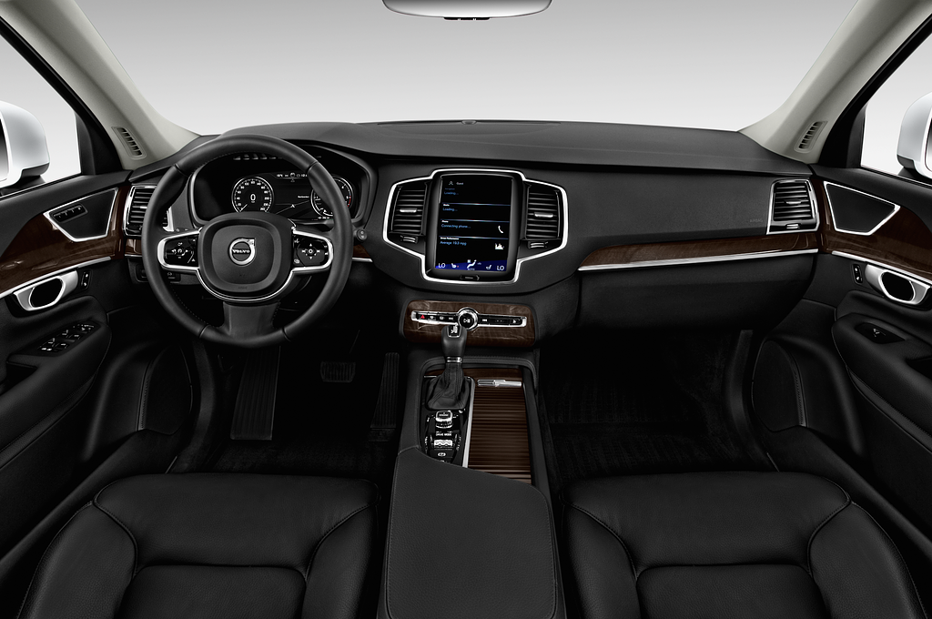 Volvo XC90 (Baujahr 2020) Momentum 5 Türen Cockpit und Innenraum
