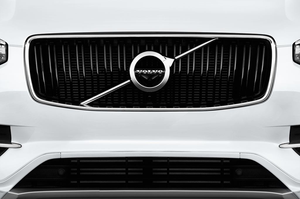 Volvo XC90 (Baujahr 2020) Momentum 5 Türen Kühlergrill und Scheinwerfer