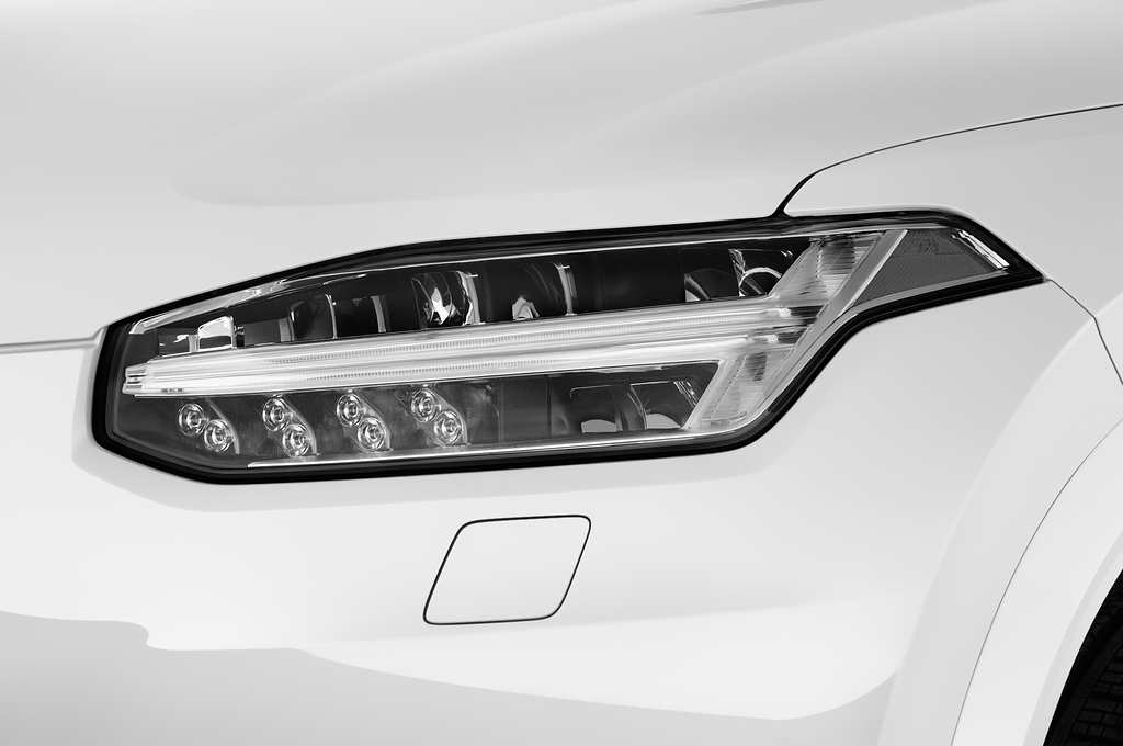 Volvo XC90 (Baujahr 2020) Momentum 5 Türen Scheinwerfer