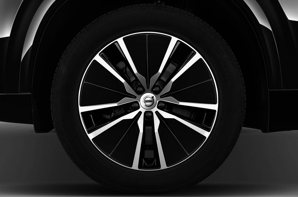 Volvo XC90 (Baujahr 2020) Momentum 5 Türen Reifen und Felge