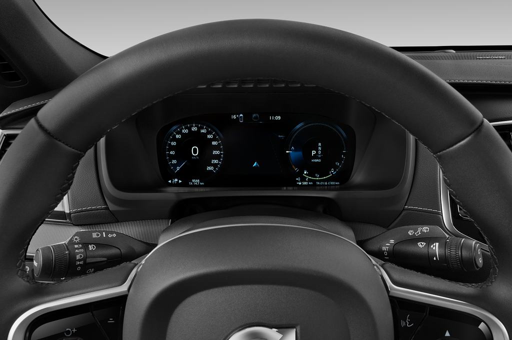 Volvo XC90 Recharge (Baujahr 2022) Ultimate Chrome 5 Türen Tacho und Fahrerinstrumente