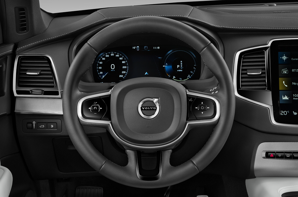 Volvo XC90 Recharge (Baujahr 2022) Ultimate Chrome 5 Türen Lenkrad