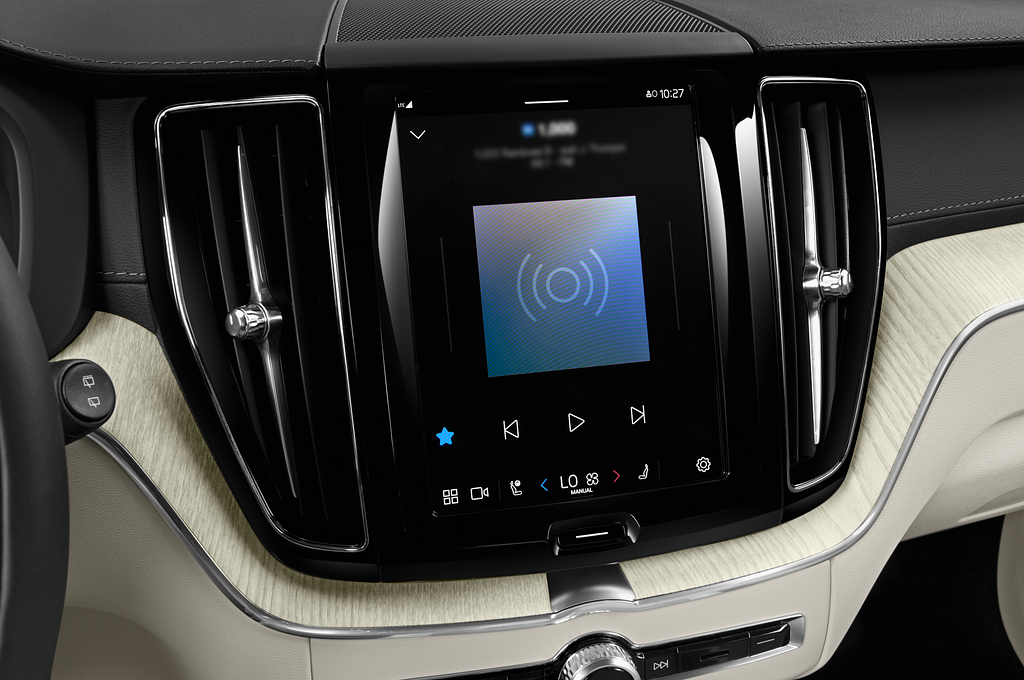 Volvo XC60 Recharge (Baujahr 2023) Plus Bright 5 Türen Radio und Infotainmentsystem