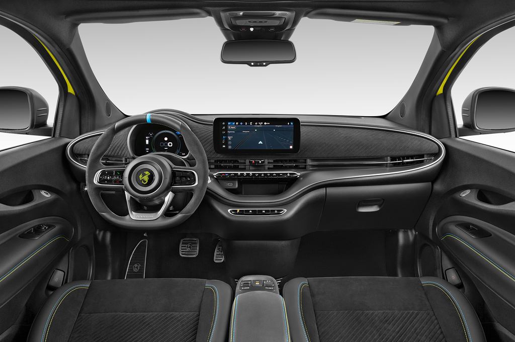 Abarth 500e (Baujahr 2023) Turismo 3 Türen Cockpit und Innenraum