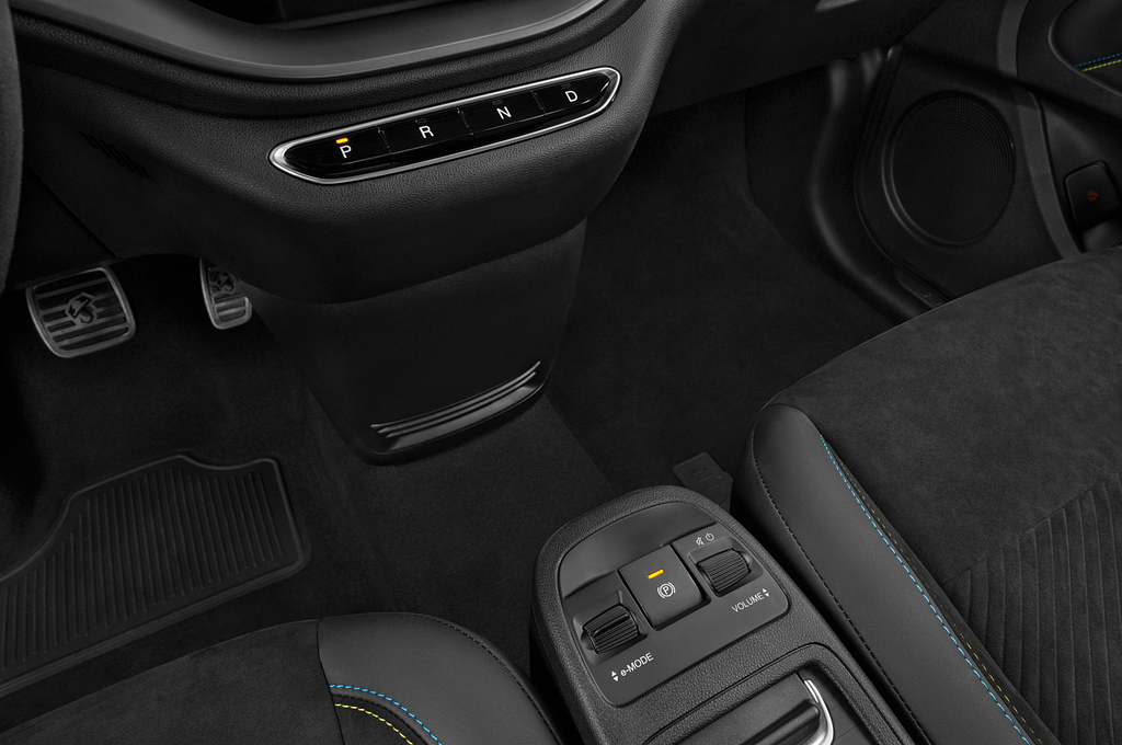 Abarth 500e (Baujahr 2023) Turismo 3 Türen Schalthebel