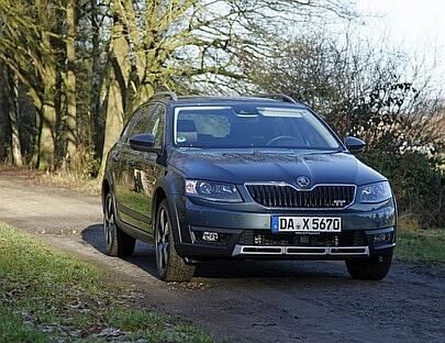 Der Skoda Octavia Scout mit 184 PS (135 kW), Allrad und Sechsgang-DSG startet ohne Sonderausstattung bei 32.650 Euro.