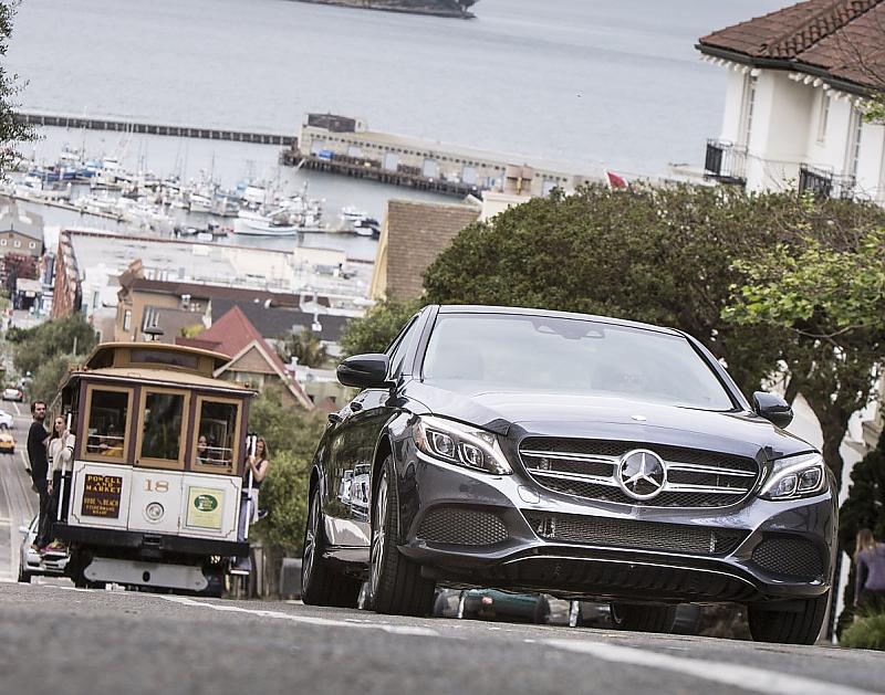 Der Mercedes C 350e schafft rein elektrisch 31 Kilometer