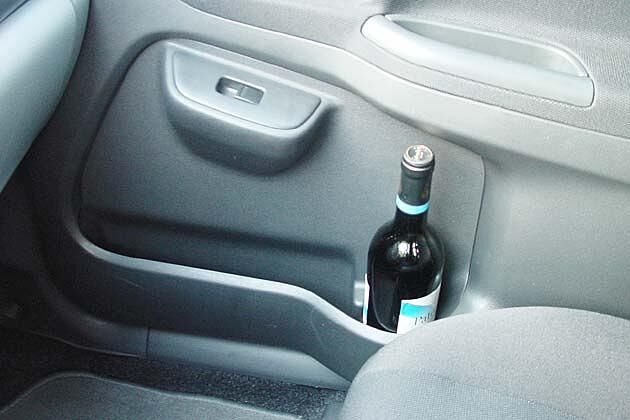 Becherhalter: Nicht nur für den Reiseproviant, auch für alkoholische Einkäufe
