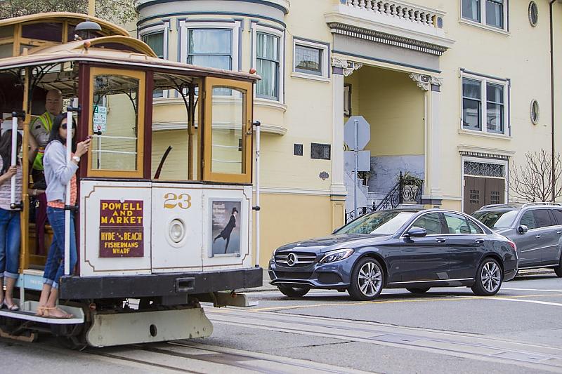 Der Mercedes C 350e lässt sich auch sportlich bewegen