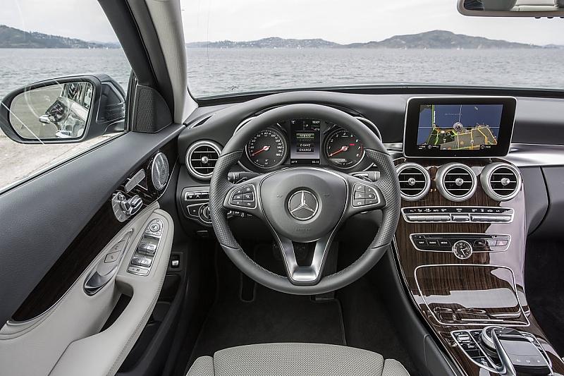 Das Interieur ist typisch Mercedes