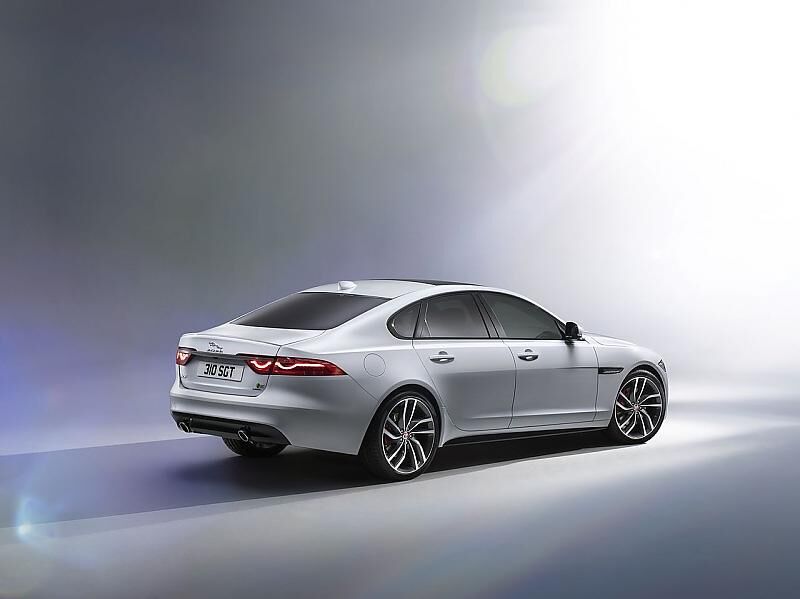 Der Jaguar XF hat einen Radstand von 2,96 Metern