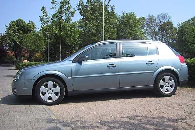 Opel Signum: Vectra-Kombi mit luxuriösen Sitzplätzen für die Fondpassagiere