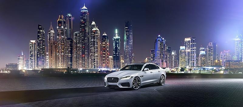 Der Jaguar XF soll dem BMW 5er, der Mercedes E-Klasse und dem Audi A6 das Leben schwer machen