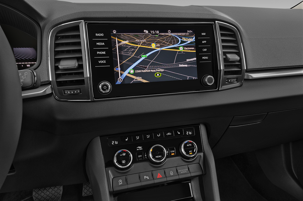 Skoda Karoq (Baujahr 2023) Selection 5 Türen Mittelkonsole