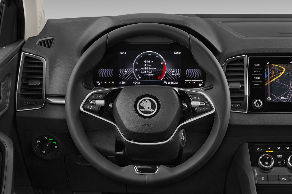 Skoda Karoq (Baujahr 2023) Selection 5 Türen Lenkrad