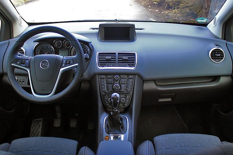 Das Cockpit des Opel Meriva.