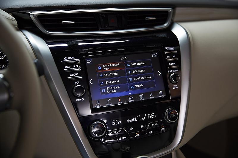 Nissan Murano 2015 - Navigation und Multimedia auf einem acht Zoll großen Touchscreen