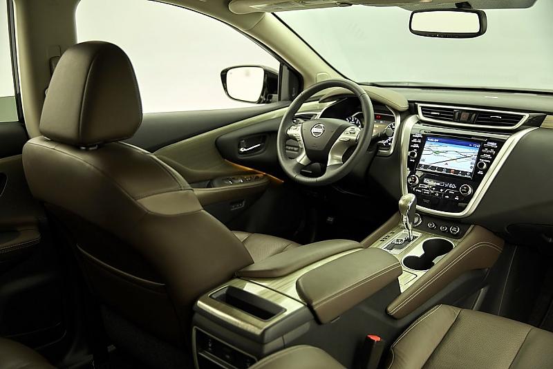 Viel Komfort im Volant des Nissan Murano 2015