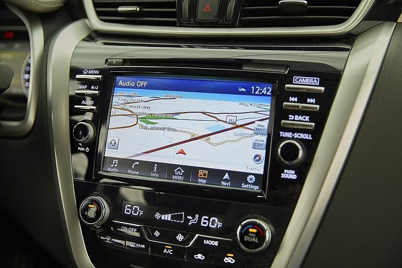 Nissan Murano 2015: Navigationssystem serienmäßig
