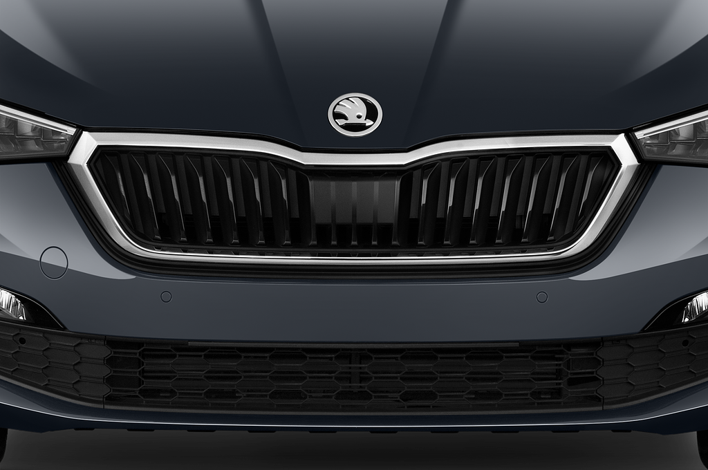 Skoda Scala (Baujahr 2023) Selection 5 Türen Kühlergrill und Scheinwerfer