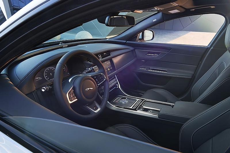 Jaguar XF (120)