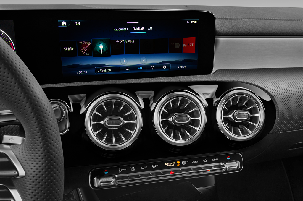 Mercedes CLA Shooting Brake (Baujahr 2023) AMG Line 5 Türen Radio und Infotainmentsystem