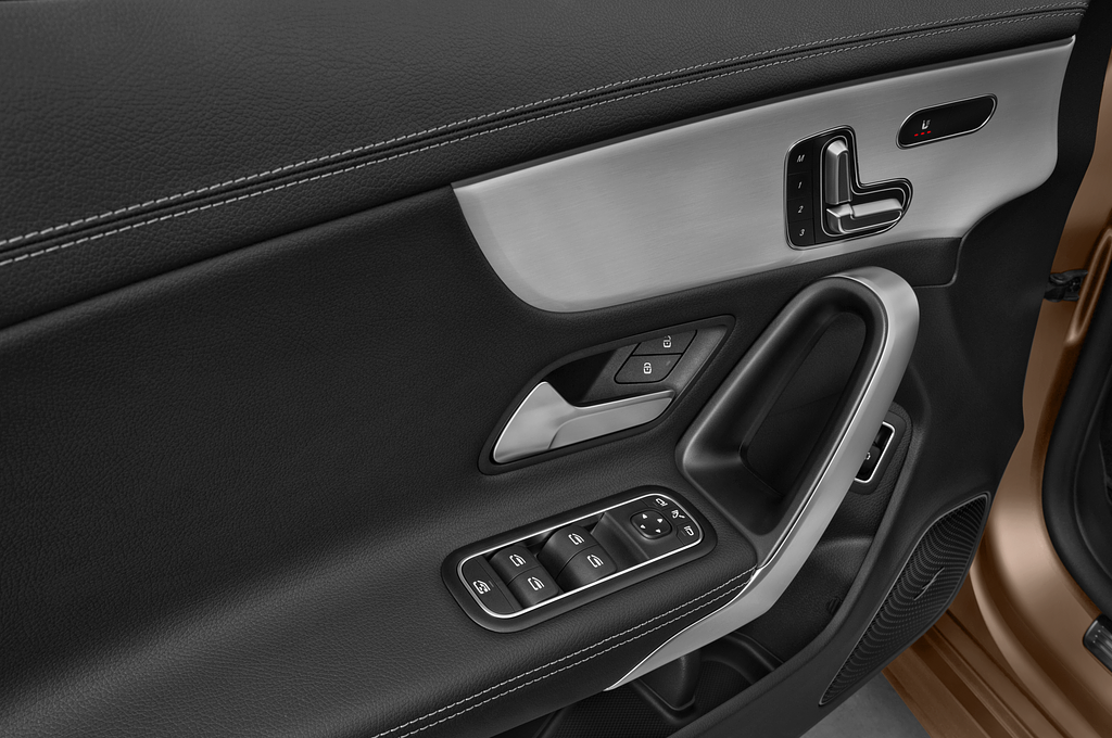 Mercedes CLA Shooting Brake (Baujahr 2023) AMG Line 5 Türen Bedienungselemente Tür