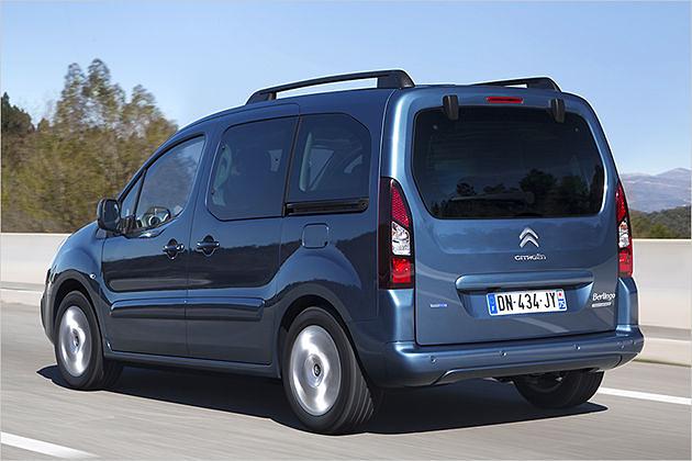 Das Auto ist etwa 1,80 Meter hoch und etwa ebenso breit