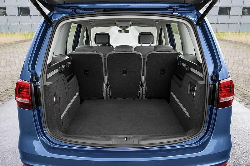 Der VW Sharan bietet als Siebensitzer zwischen 300...