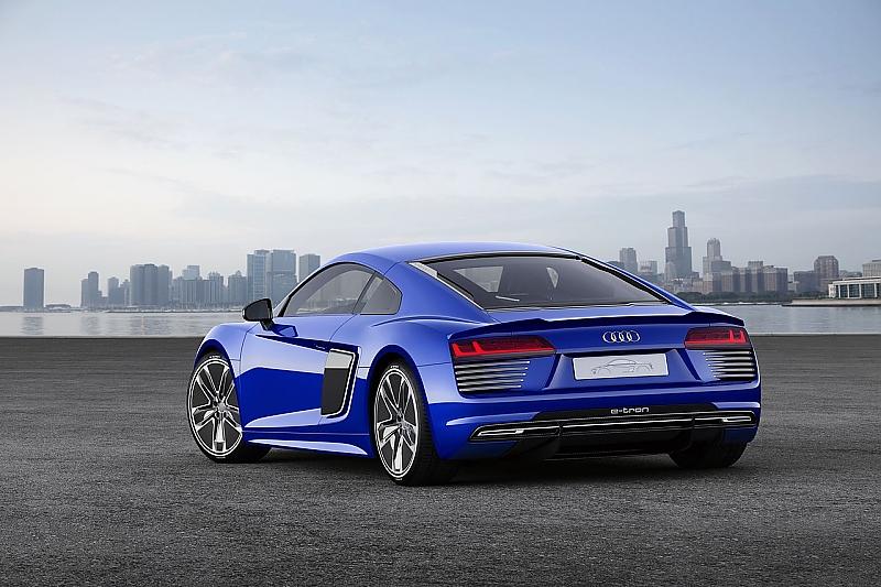 Auch das Heck des Audi R8 e-tron zieren die schicken Alu-Streben