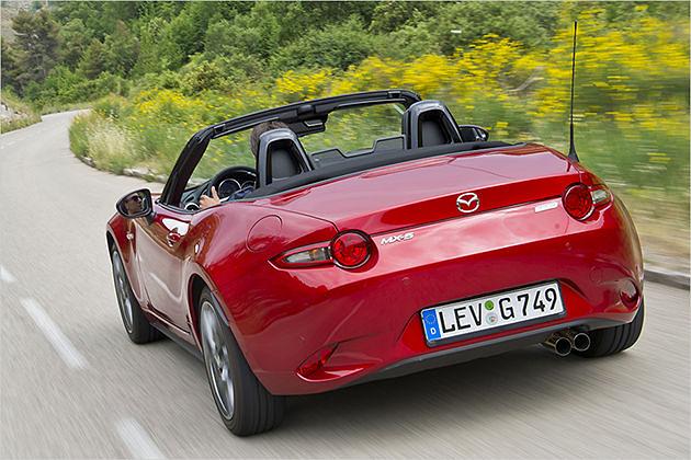 Die Heckpartie zeigt optische Anklänge an den Jaguar F-Type