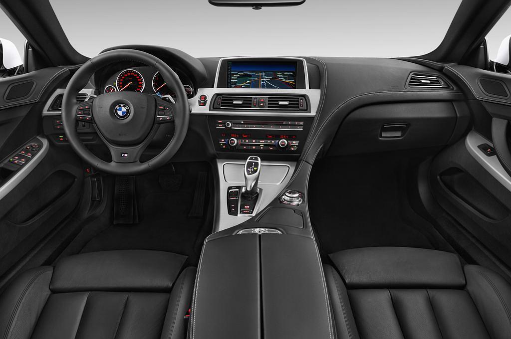 BMW 6 Series (Baujahr 2013) 640i 4 Türen Cockpit und Innenraum