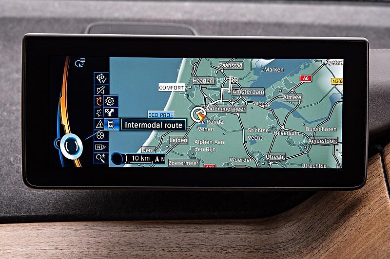 Beim BMW i3 ist das intermodale Routing Teil des Navigationssystem
