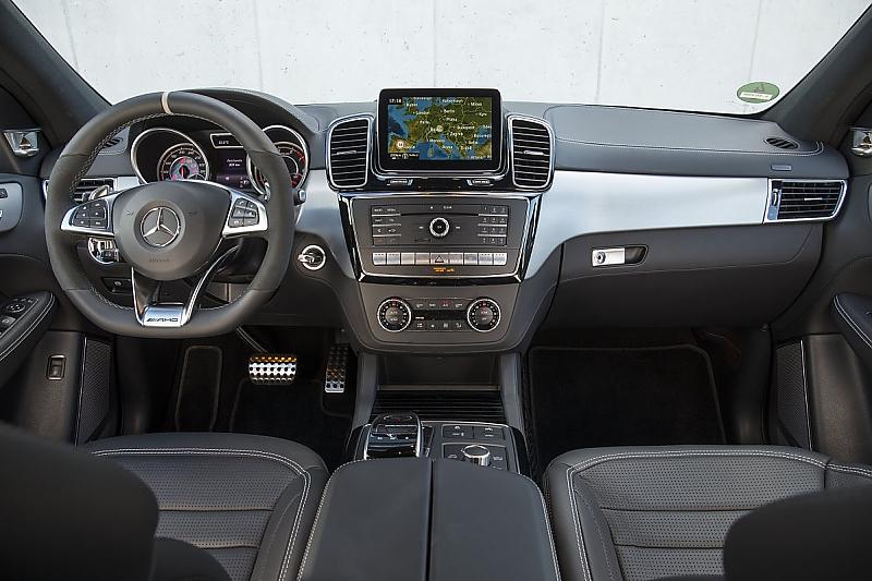 Das Cockpit des Mercedes GLE 63 S AMG Coupé