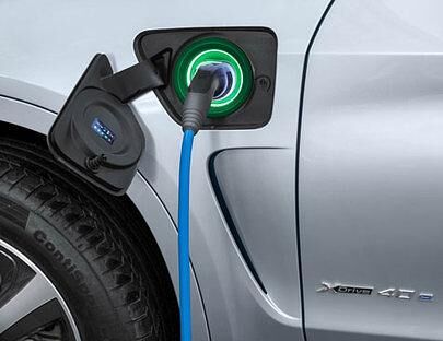 Kabelsalat: Das Laden erfolgt grundsätzlich mit einem Kabel. Eine Induktionsladung ist nicht vorgesehen.