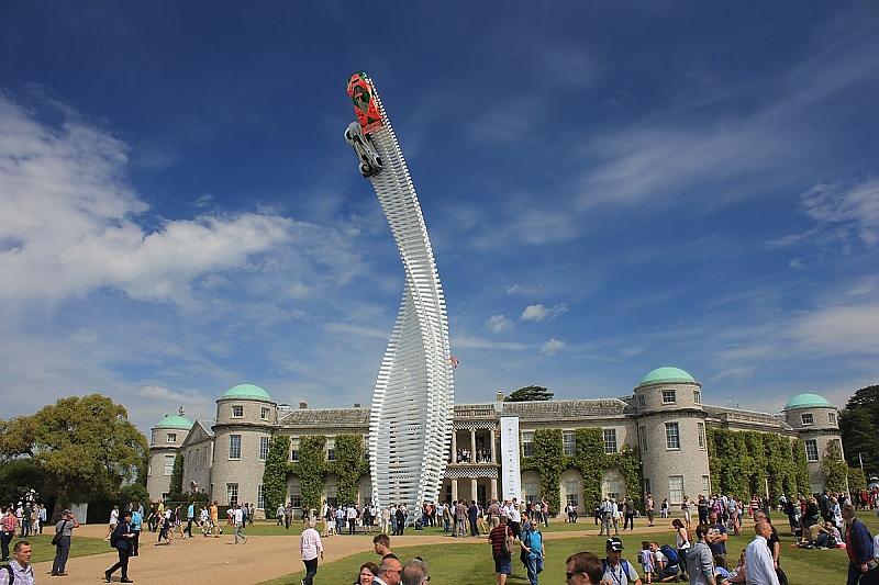 Die Central Feature vor dem House of Goodwood kommt dieses Jahr aus dem Hause Mazda.