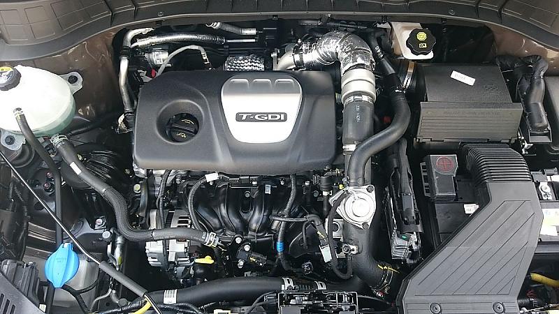 Der 1,6 Liter große Vierzylinder-Benzinmotor des Hyundai Tucson.