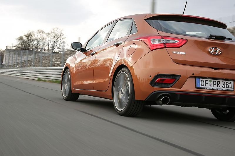 Die Höchstgeschwindigkeit des Hyundai i30 Turbo ist 219 km/h