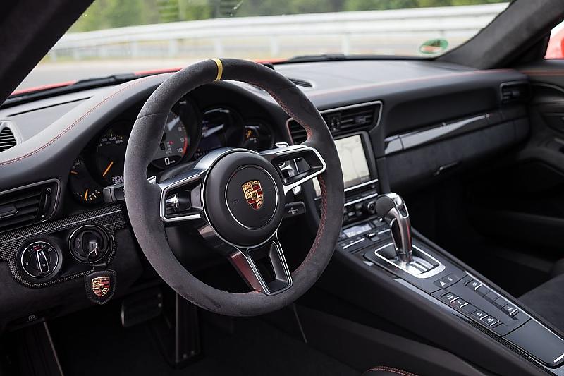 Das Cockpit des Porsche 911 GT3 RS.