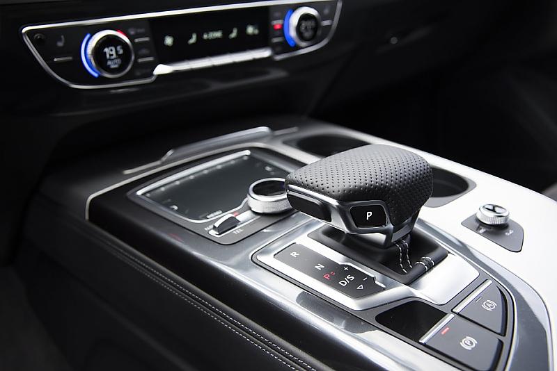 Audi Q7 3.0 TDI Quattro - Achtgangautomatik serienmäßig