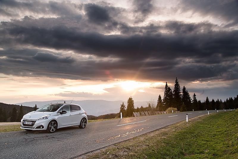 Der neue Peugeot 208 ist 3,97 Meter lang,...