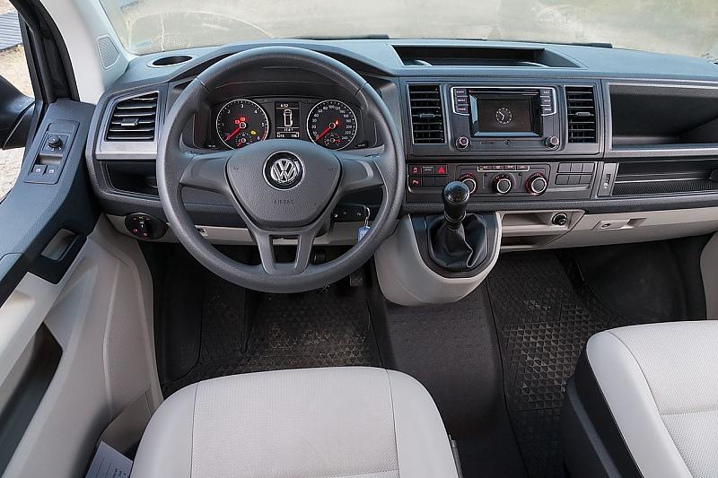 Das Cockpit des T6 ist deutlich wertiger