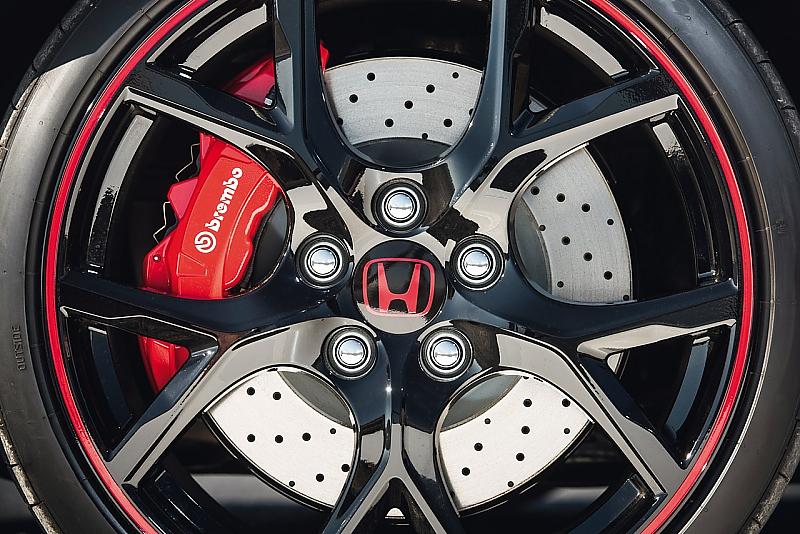 Brembo Bremsen mit gelochten Scheiben