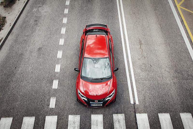 Auch in der Stadt lässt sich der Honda Civic Type R entspannt bewegen