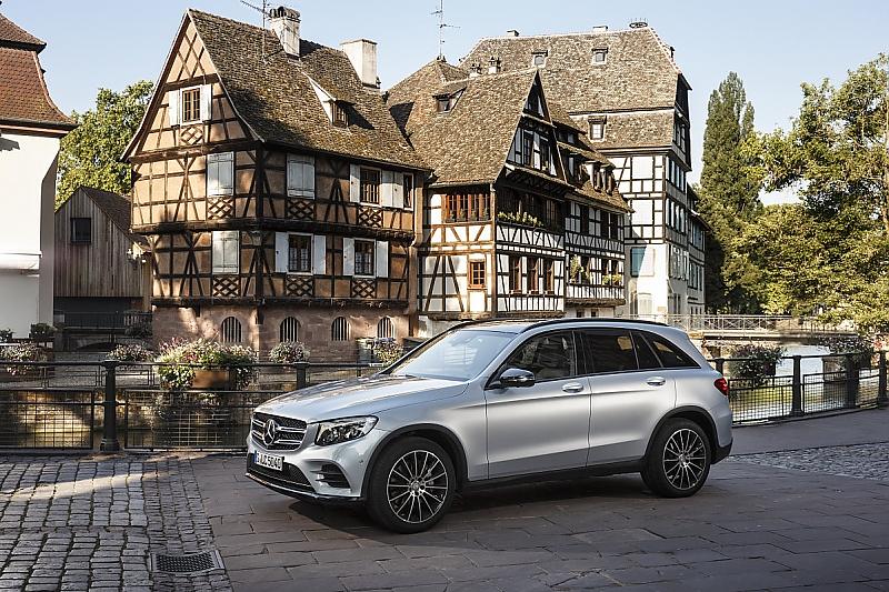 Ein Darsteller beim aktuellen Jurassic World-Kinofilm: Mercedes GLC.